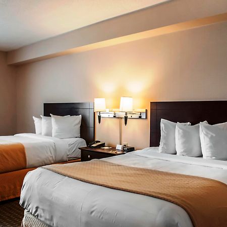 Quality Inn Airport West Місісаґа Екстер'єр фото