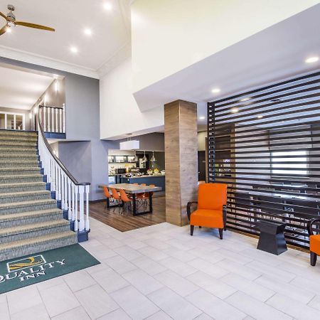 Quality Inn Airport West Місісаґа Екстер'єр фото