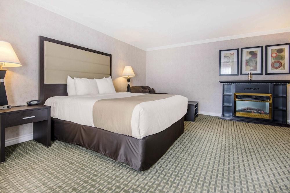 Quality Inn Airport West Місісаґа Екстер'єр фото