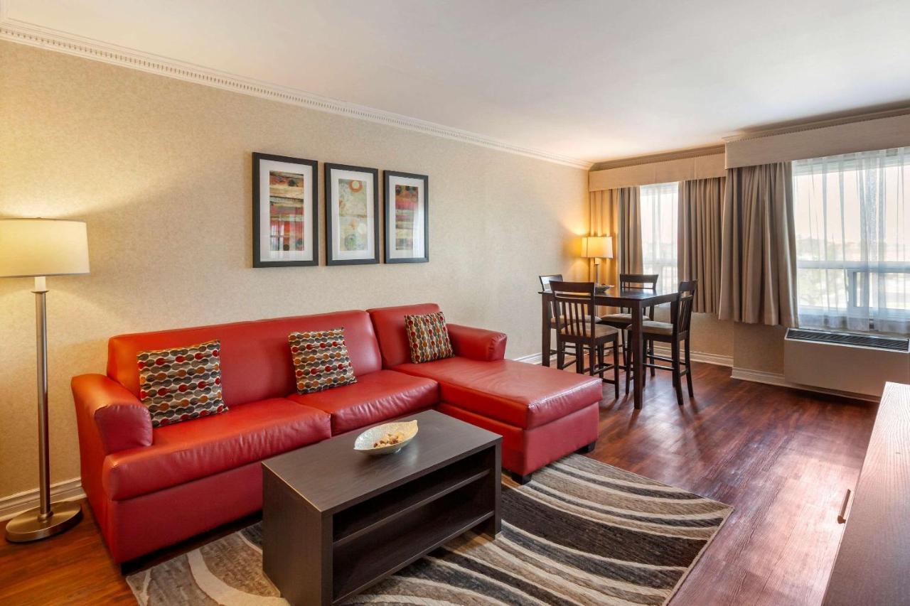 Quality Inn Airport West Місісаґа Екстер'єр фото