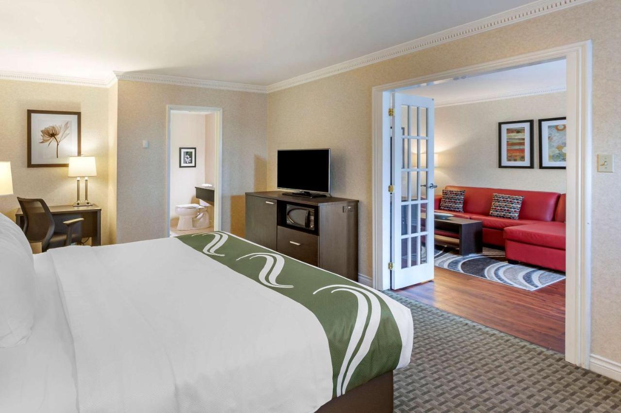 Quality Inn Airport West Місісаґа Екстер'єр фото