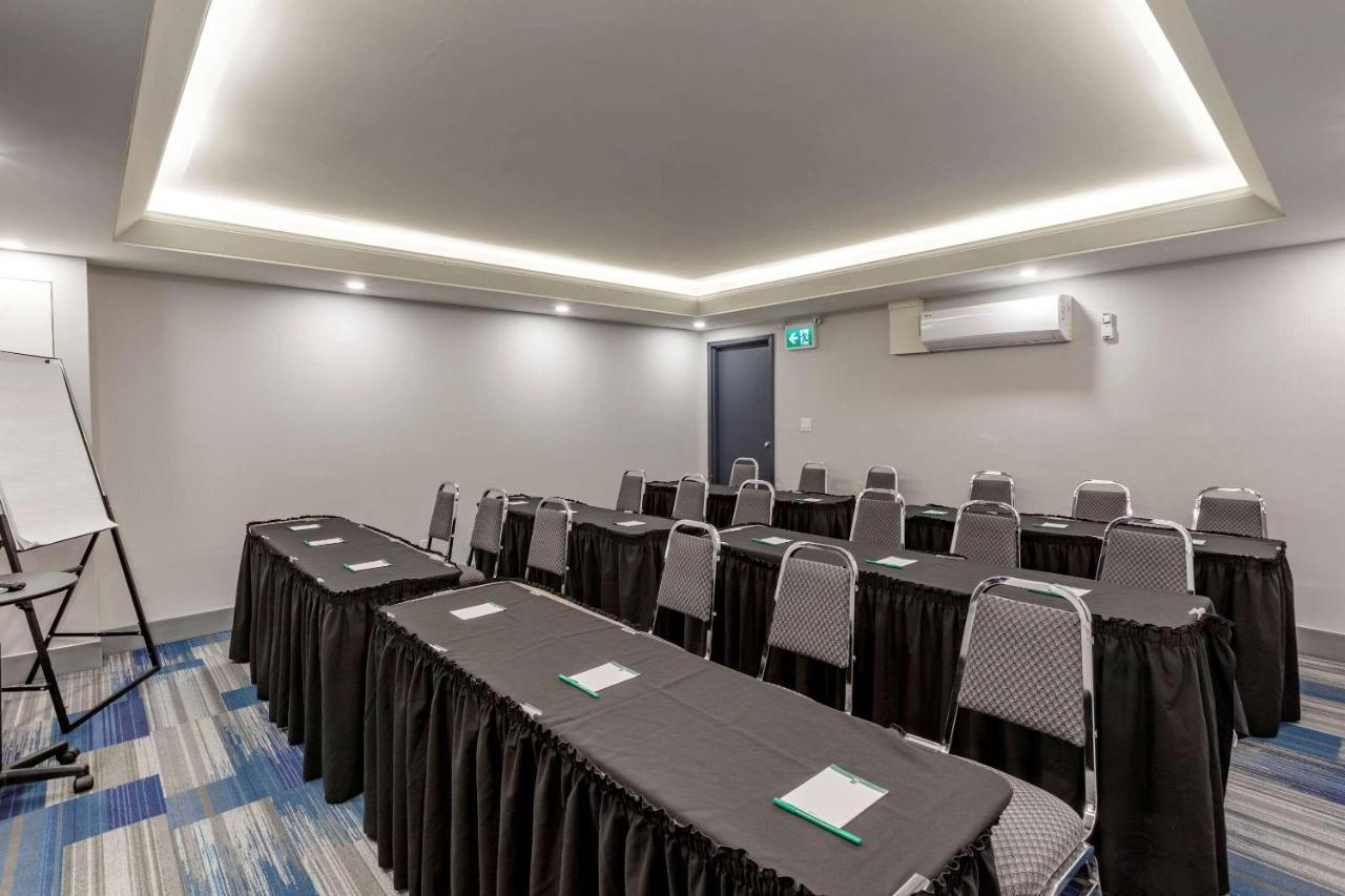 Quality Inn Airport West Місісаґа Екстер'єр фото