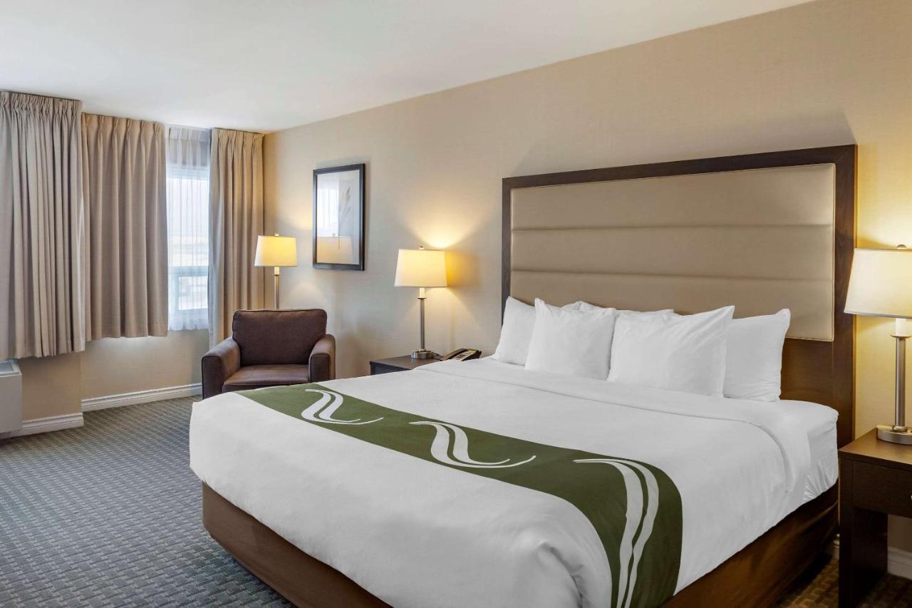 Quality Inn Airport West Місісаґа Екстер'єр фото