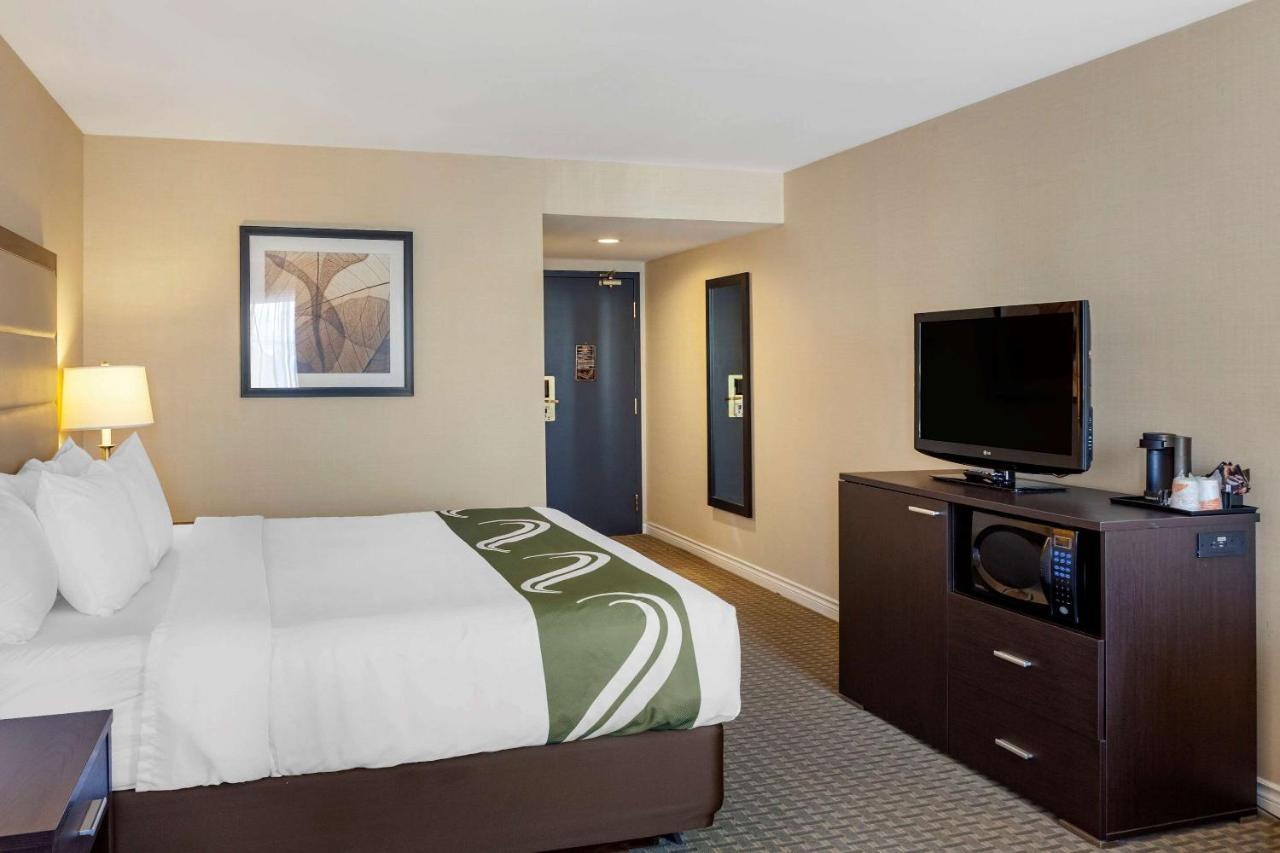 Quality Inn Airport West Місісаґа Екстер'єр фото