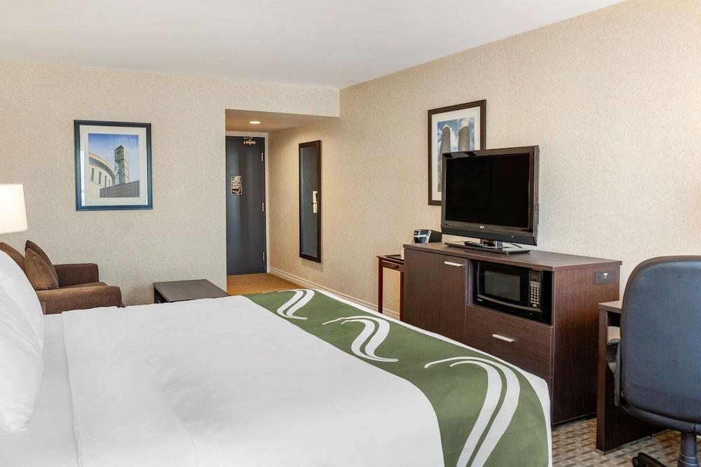 Quality Inn Airport West Місісаґа Екстер'єр фото