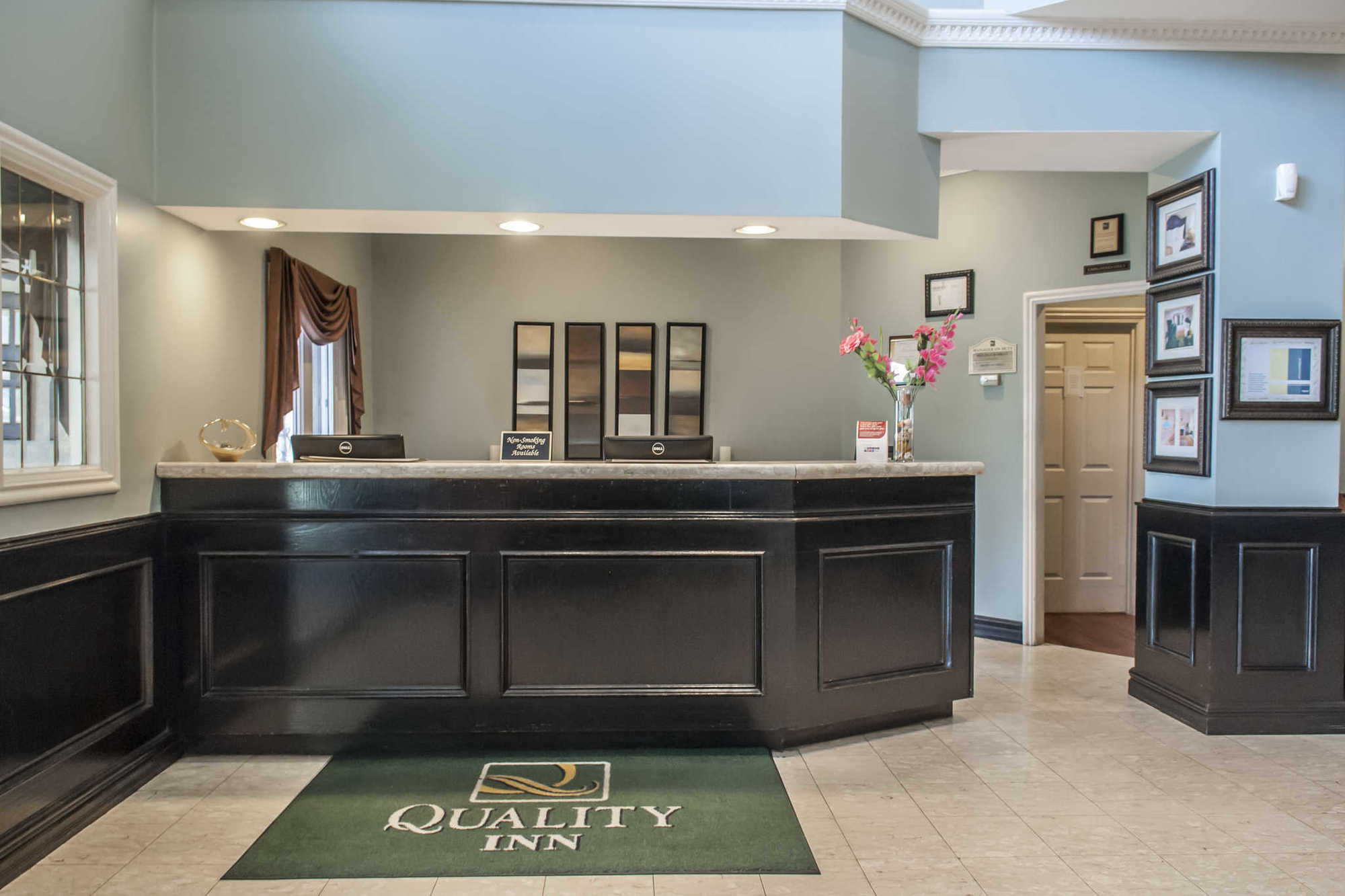 Quality Inn Airport West Місісаґа Інтер'єр фото