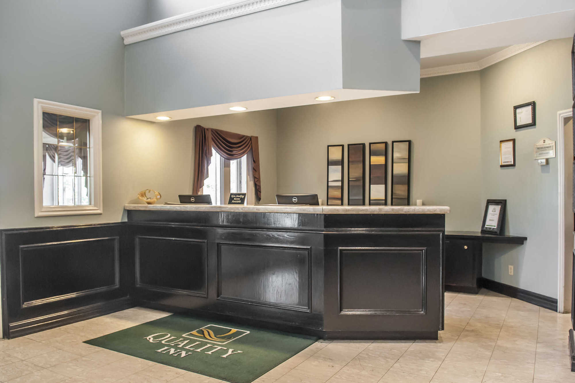 Quality Inn Airport West Місісаґа Інтер'єр фото