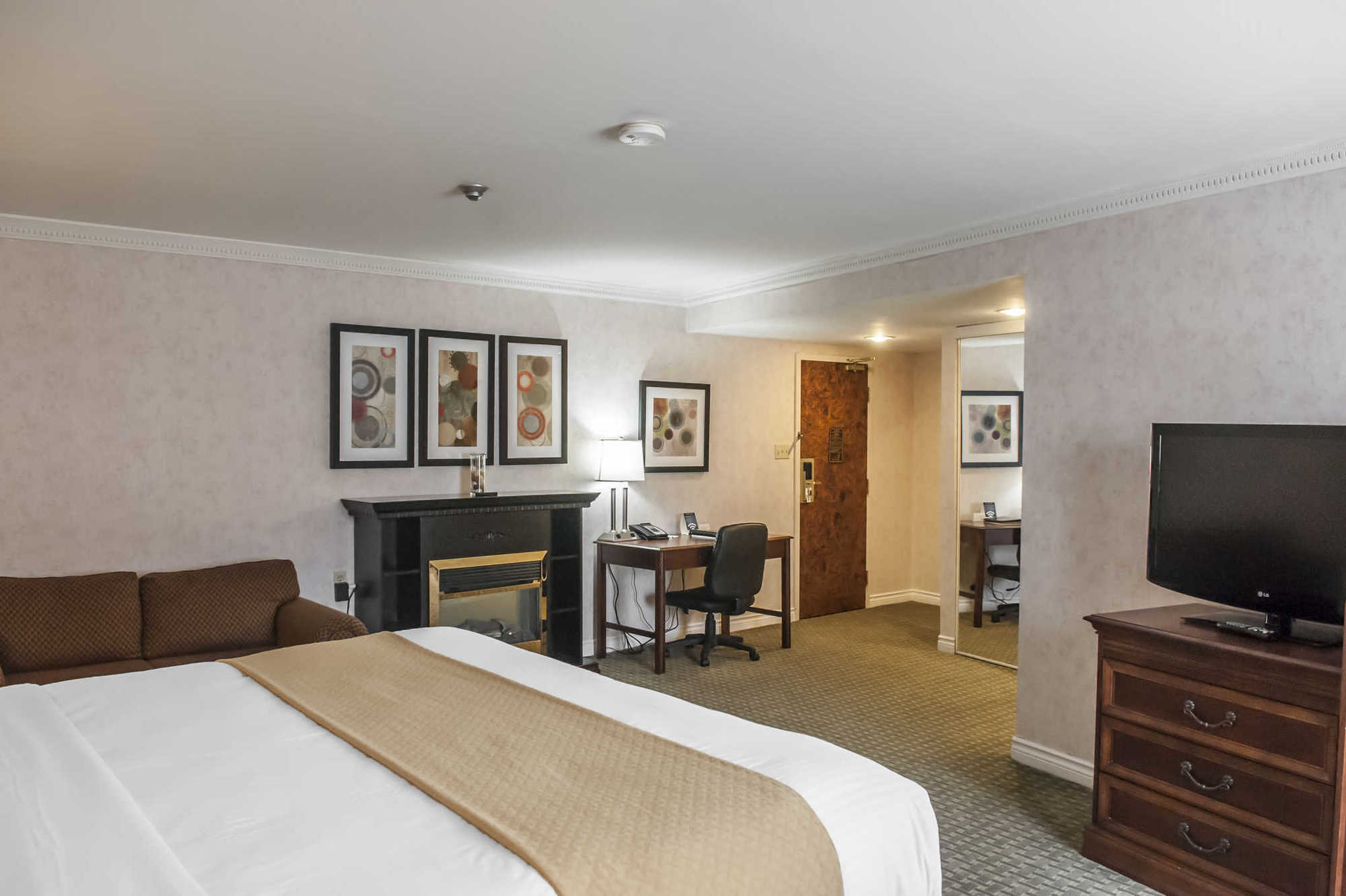 Quality Inn Airport West Місісаґа Номер фото
